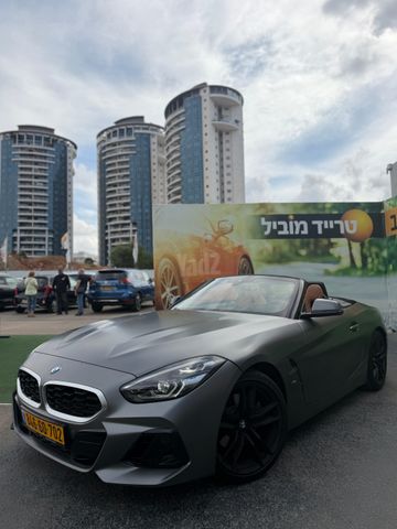 ב מ וו Z4