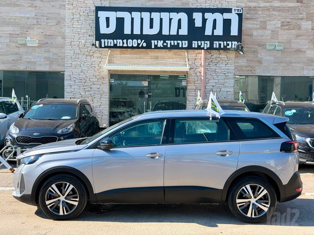 פיג'ו 5008