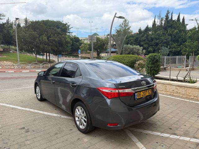 טויוטה קורולה