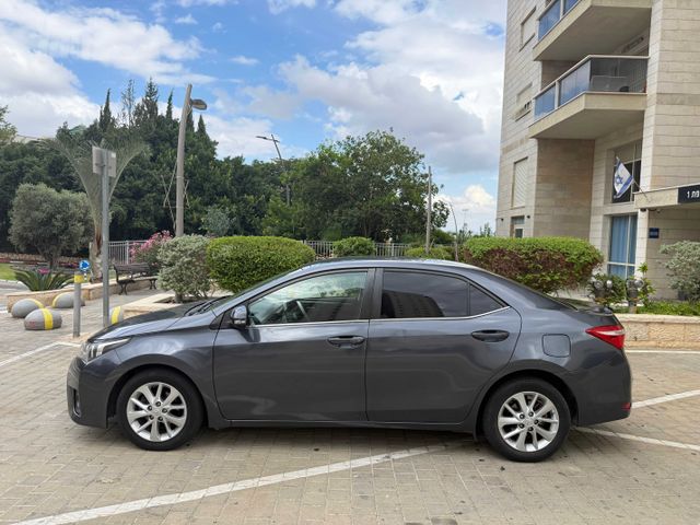 טויוטה קורולה