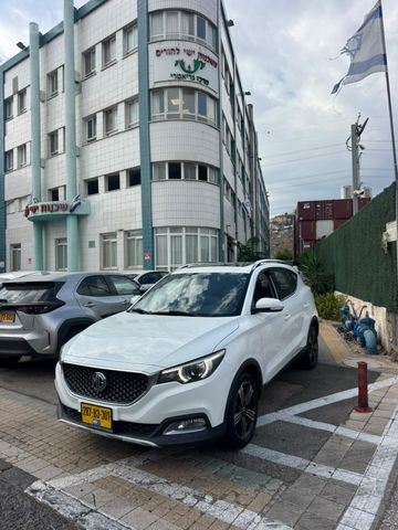 מודעת רכב אם ג'י ZS