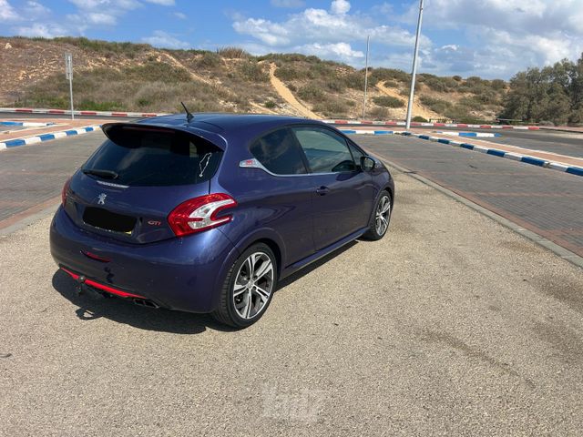 פיג'ו 208