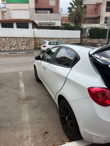 אלפא רומיאו ג'ולייטה