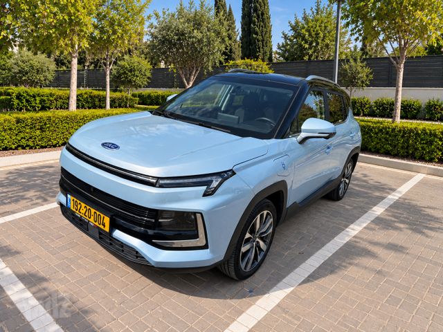 מודעת רכב ג׳יי.איי.סי E-JS4