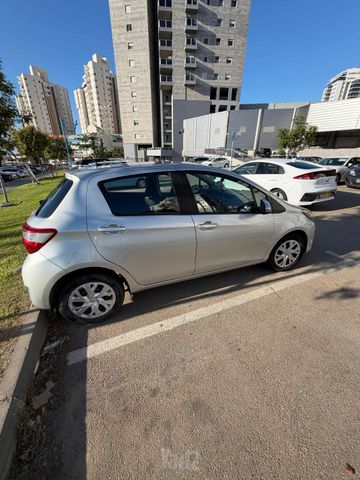 טויוטה יאריס