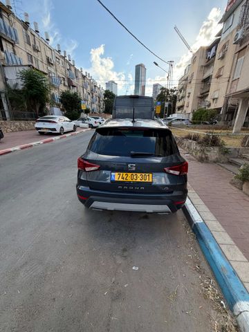 סיאט ארונה