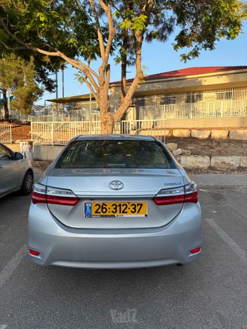 טויוטה קורולה