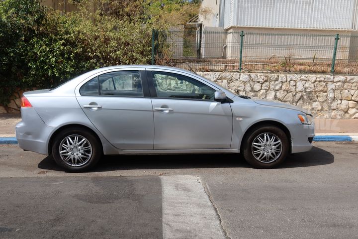 מיצובישי לנסר