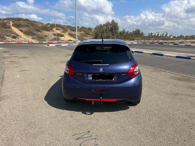 פיג'ו 208