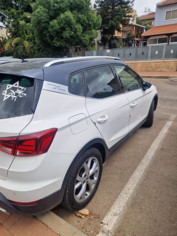 סיאט ארונה