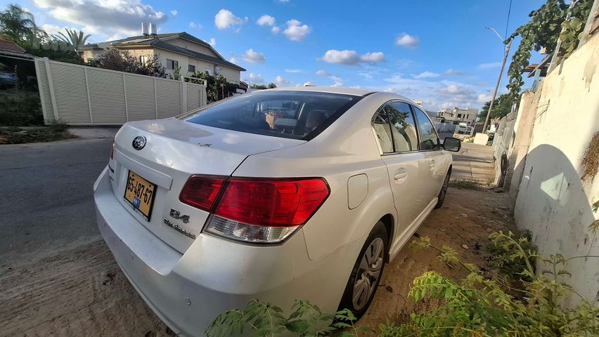 סובארו B4/לגאסי