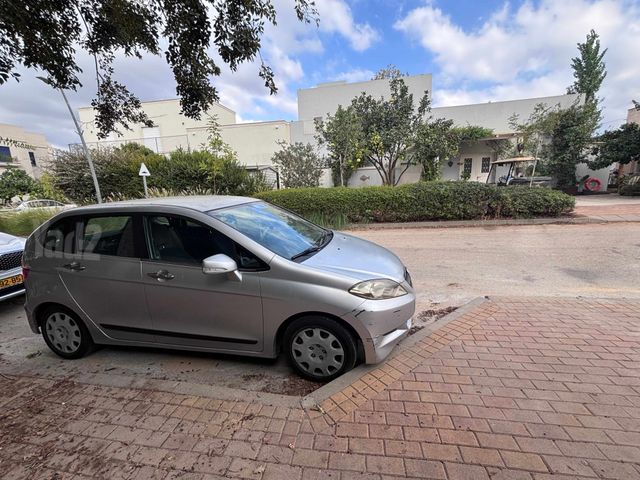 מודעת רכב הונדה FR-V
