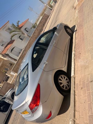 יונדאי אקסנט i25