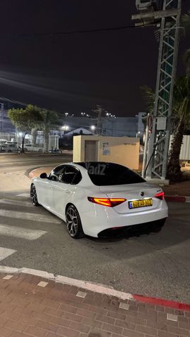 אלפא רומיאו ג'וליה