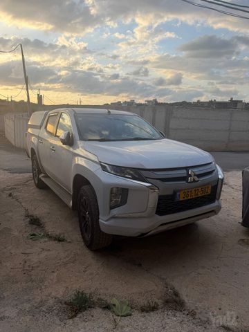 מיצובישי טרייטון / L200