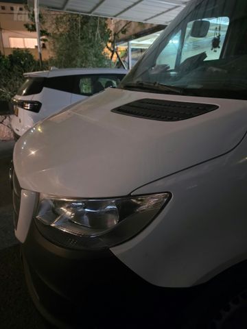 מודעת רכב מרצדס-בנץ ספרינטר
