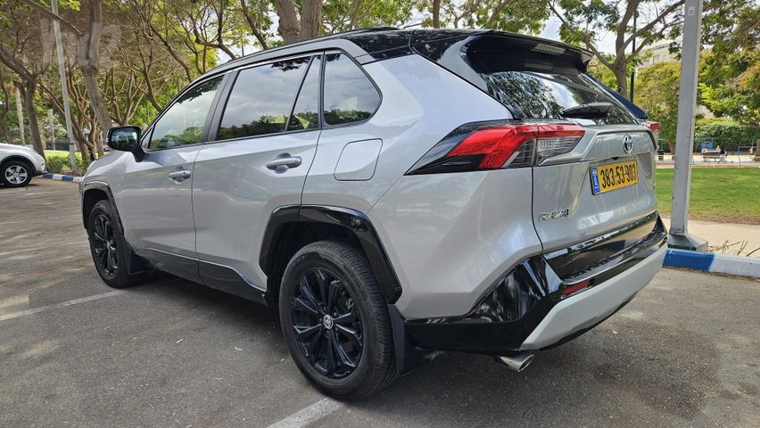 טויוטה RAV4