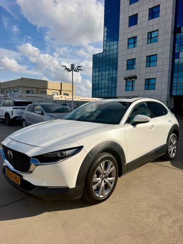 מודעת רכב מאזדה CX-30
