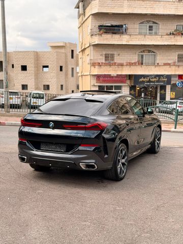 ב מ וו X6