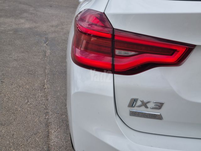 ב מ וו iX3