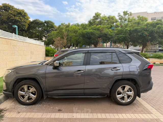טויוטה RAV4