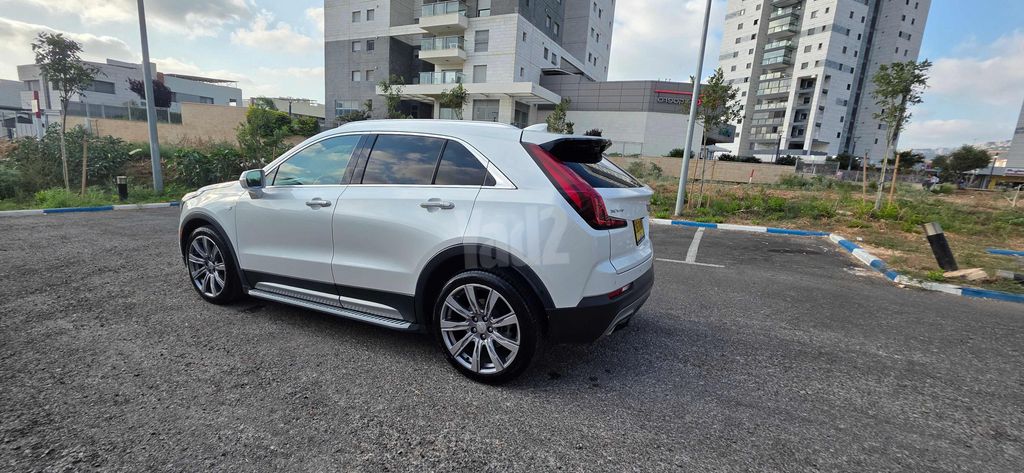 קאדילק XT4