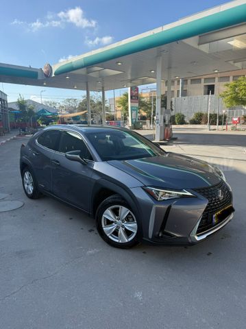 מודעת רכב לקסוס UX