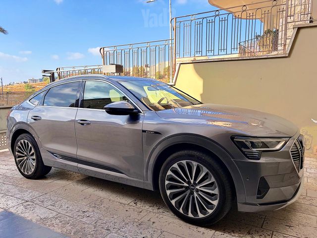 מודעת רכב אאודי E-tron