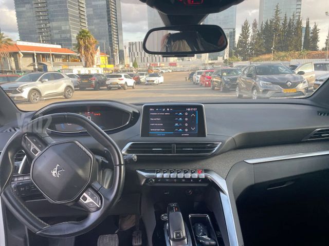 פיג'ו 3008