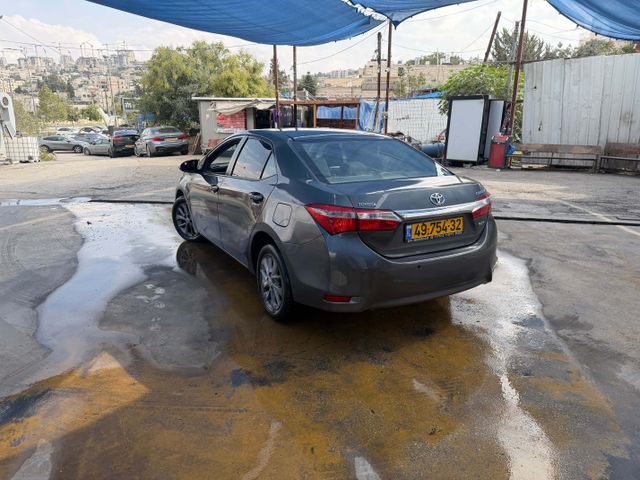 טויוטה קורולה