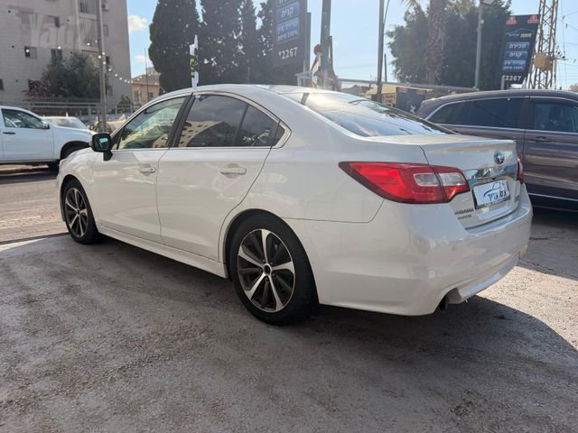 סובארו B4/לגאסי