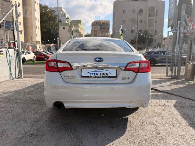סובארו B4/לגאסי