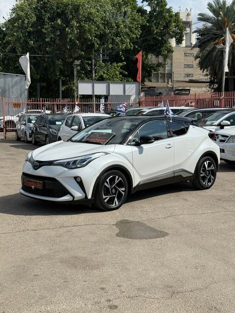 מודעת רכב טויוטה C-HR