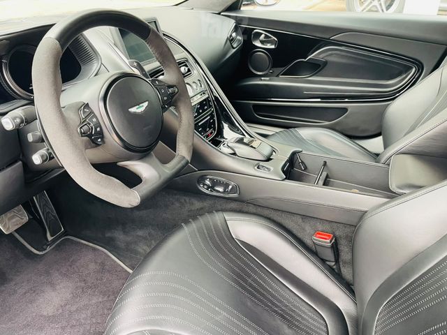 אסטון מרטין DB11