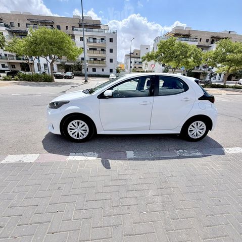 טויוטה יאריס