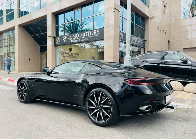 אסטון מרטין DB11