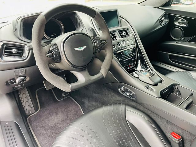 אסטון מרטין DB11