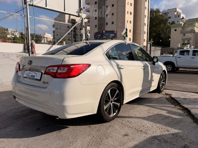 סובארו B4/לגאסי
