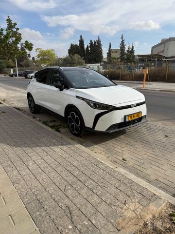 מודעת רכב ג׳ילי Geometry C