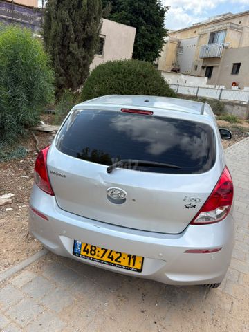 יונדאי i20