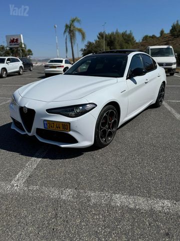 אלפא רומיאו ג'וליה