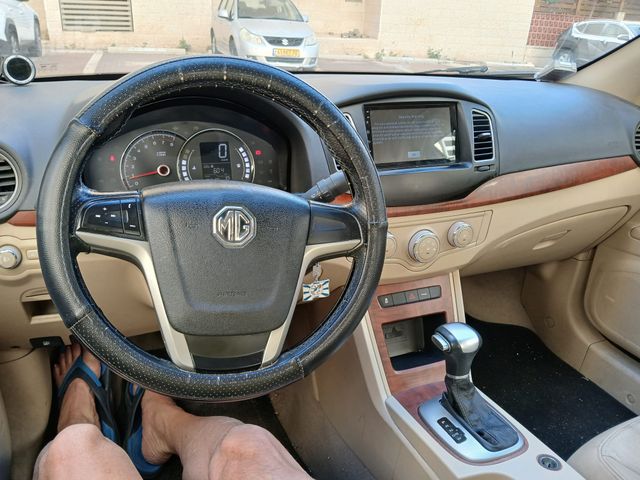 אם ג'י 350