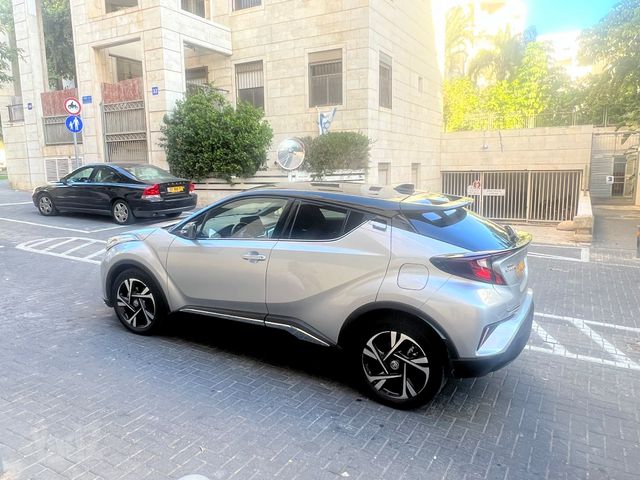 מודעת רכב טויוטה C-HR