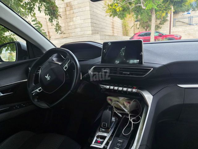 פיג'ו 5008
