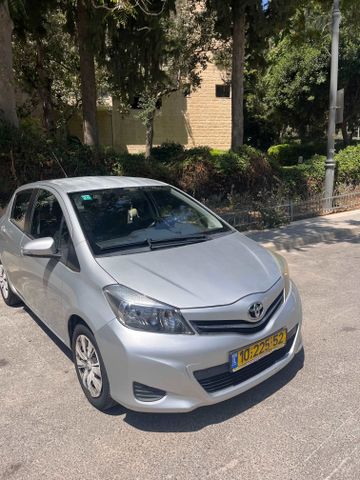 טויוטה יאריס