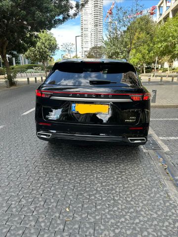 ג'אקו J8