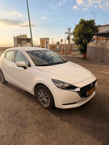 מודעת רכב מאזדה 2