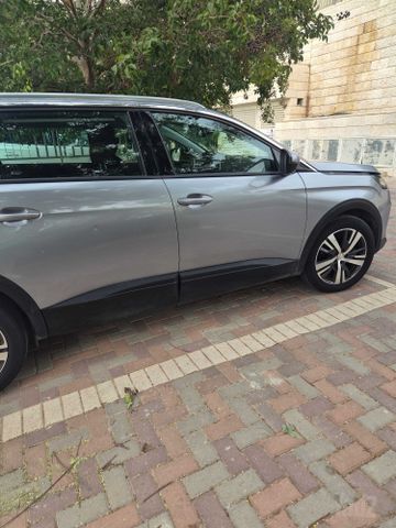 פיג'ו 5008