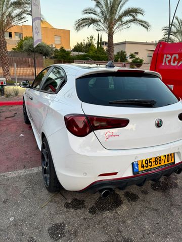 אלפא רומיאו ג'ולייטה