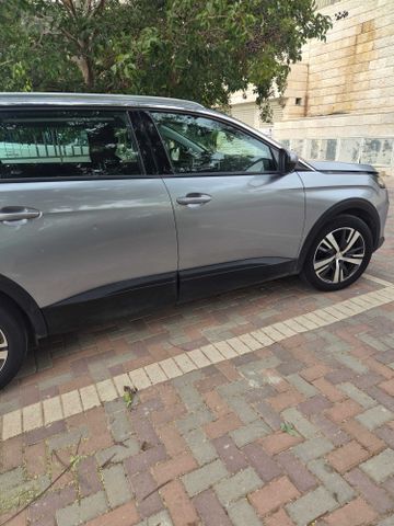 פיג'ו 5008